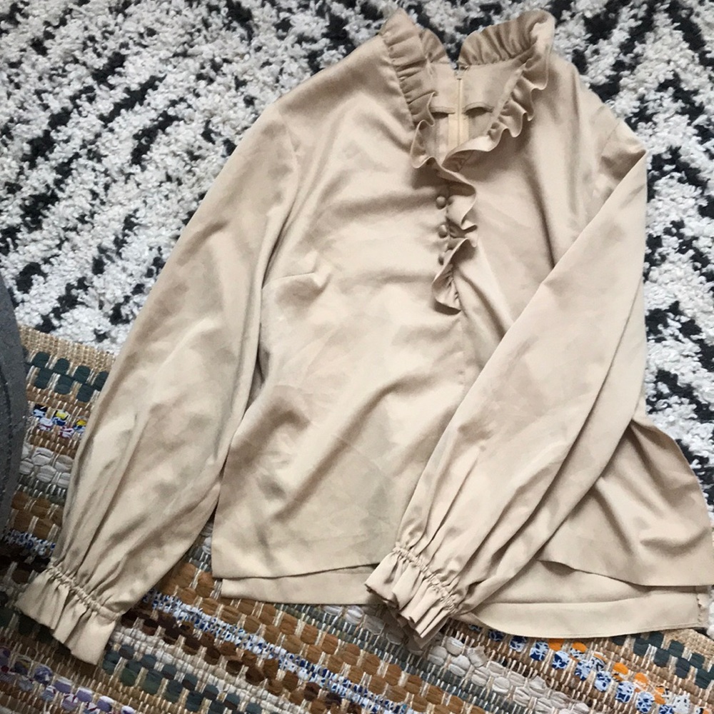 Silky cream flare top